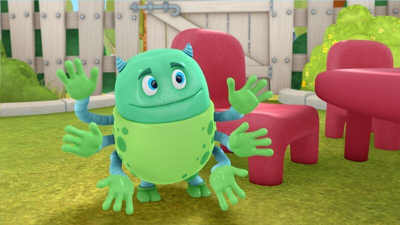 Doc McStuffins – „Caught Blue-Handed“ – When a mysterious rash of blue spots breaks out among some of the toys in the clinic, Doc traces the „Mystery Pox“ back to Donny’s toy monster, Glo-Bo who had been finger-painting earlier in the day and forgot to wash his hands. Glo-Bo is voiced by actor Jim Belushi. – Bild: Disney Junior
