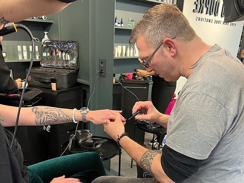 Kandidatin Jacqueline und Papa Matthias – Bild: RTL /​ Constantin Ent. /​ Tag 3: Jacky und Matthias, Frankfurt