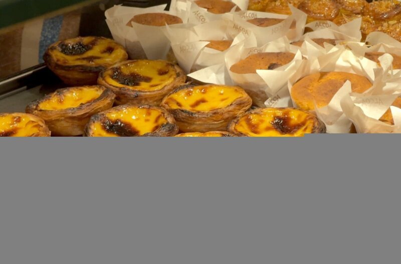 Wie in Frankreich die Macarons, so sind in Portugal die Pastéis de Nata das Gebäck der Wahl für eine süße Pause. – Bild: Elephant Doc