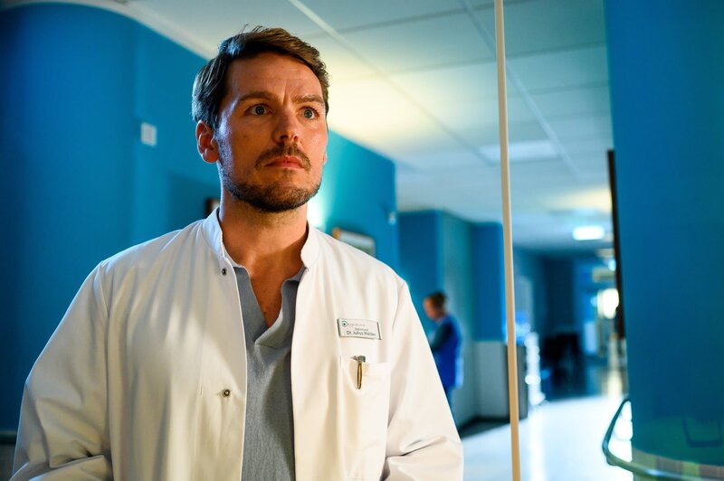 Dr. Julius Walden (Constantin Lücke). – Bild: ZDF und Julia Feldhagen