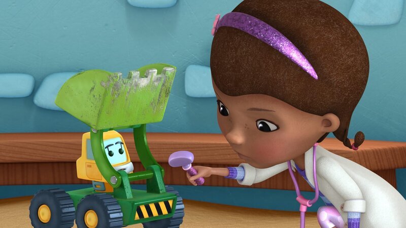 DOC MCSTUFFINS – „Stuck Up“ – Doc cleans the sand out of toy tractor Riggo so he can move his scooper up and down again. Legendary character actor Dennis Farina („Law & Order“) guest stars as Riggo. This episode of Disney Junior’s „Doc McStuffins“ airs MONDAY, APRIL 2 (10:00–10:30 a.m., ET/​PT) on Disney Channel with encore airings on the new Disney Junior channel. (DISNEY JUNIOR) RIGGO, DOC – Bild: Disney Junior