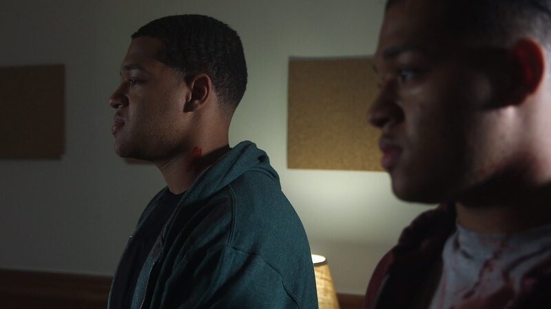 Older twins with bloody shirts. – Bild: Discovery Communications, LLC.