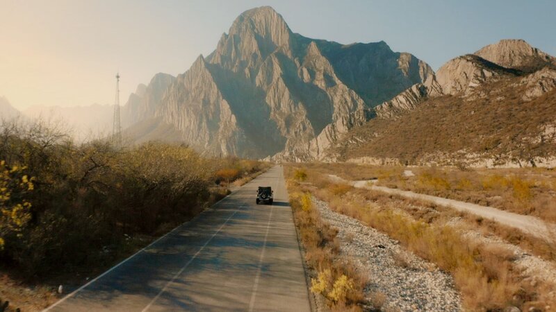 Eva Longoria fährt durch die Berge. – Bild: Cable News Network, Inc