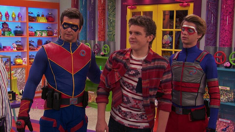 L-R: Captain Man /​ Ray Manchester (Cooper Barnes), Jasper Dunlop (Sean Ryan Fox), Henry Hart (Jace Norman) – Bild: ViacomCBS