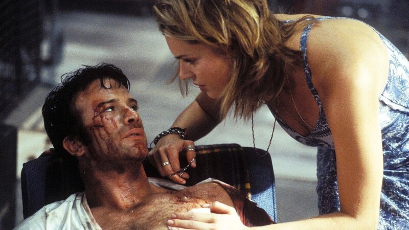 Frank Castle (Tom Jane) und Joan (Rebecca Romijn-Stamos) – Bild: RTLZWEI Frank Castle (Tom Jane) und Joan (Rebecca Romijn-Stamos) – Bild: RTLZWEI