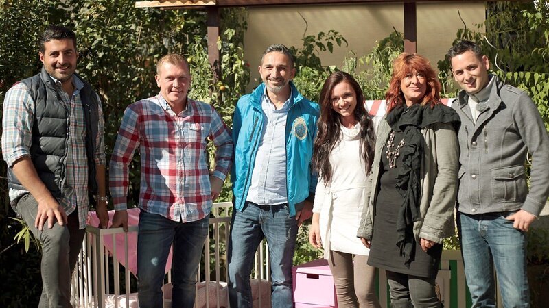 Foto, v.li.n.re.: Sükrü Pehlivan, Otto Schulte, Mauro Corradino, Julia, Karin und Daniel – Bild: RTL II
