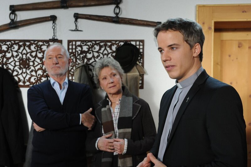 (v.l.n.r.) Alfons (Sepp Schauer); Hildegard (Antje Hagen); Martin (David Paryla) – Bild: ARD /​ Ann Paur