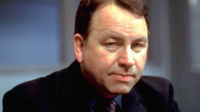 Dr. Richard Manning (John Ritter) ist Psychiater und hat recht archaische Ansichten von Treue, Eifersucht und Rache. Wusste er von der Liebschaft seiner Frau? – Bild: RTL