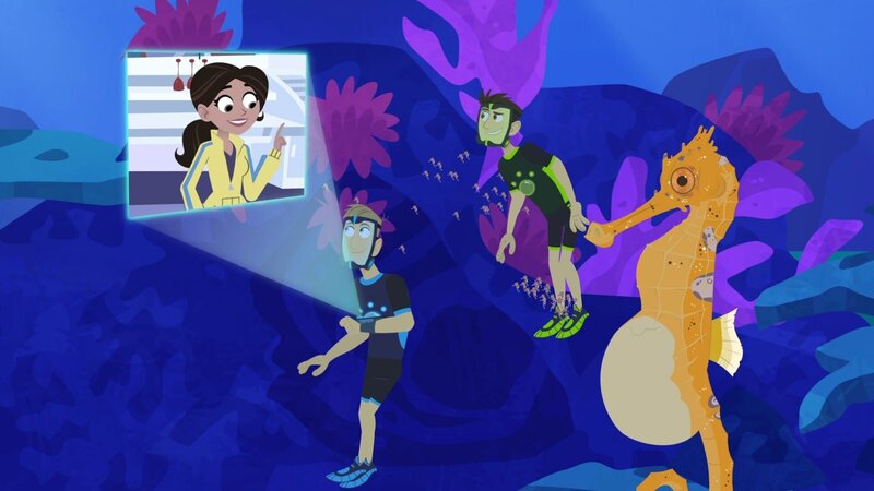 Chris (2.v.li.) und Martin (2.v.re.) machen einen Strandausflug und treffen im Wasser auf eine Herde Seepferdchen. Plötzlich erscheint Donita auf der Bildfläche. Für sie würden Seepferdchen ganz hervorragende Ohrringe abgeben. Das müssen die Kratt-Brüder natürlich verhindern. Ob Stella (li.) Rat weiß? – Bild: SUPER RTL