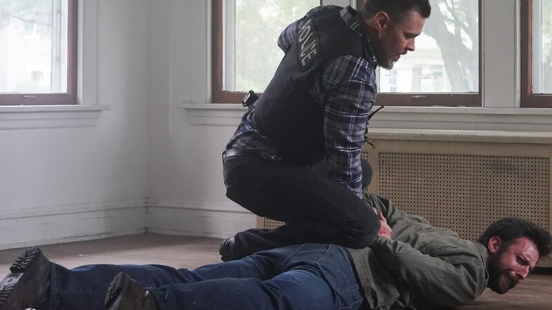 Adam Ruzek (Patrick John Flueger) – Bild: AXN