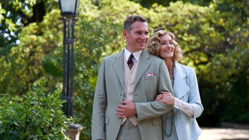 Cecil Ainsworth (Mark Umbers) und Bella Ainsworth (Natascha McElhone) – Bild: AXN White