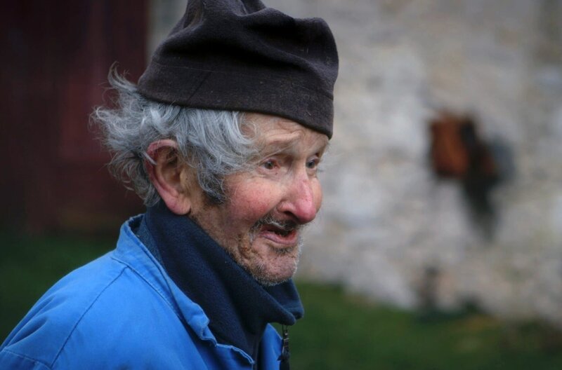 Der Landtierarzt Dr. Jean Cadéot ist in der dünnbesiedelten Gascogne im Südwesten Frankreichs ein kleiner Star. – Bild: Tag|Traum