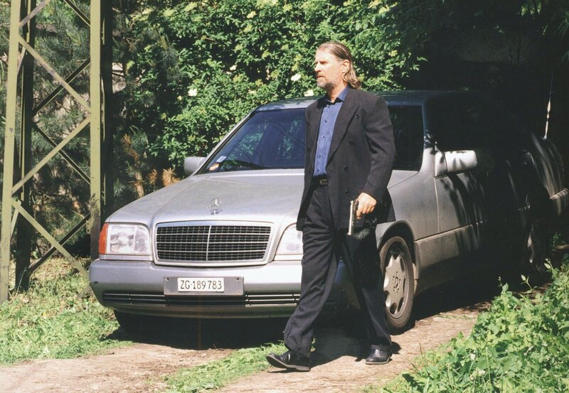 Ist Gerber (Martin Huber) ein Bekannter oder Komplize von Lore Ehrlicher? Kommissar Halski und seine polnischen Kollegen vermuten einen Zusammenhang zwischen den beiden. Gerber wird mit einem weitverzweigten Schmugglering, der mit artgeschützten Tieren handelt, in Verbindung gebracht. – Bild: MDR