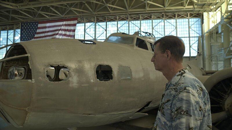 Syd Jones, Restaurator historischer Militärflugzeuge, im Pearl Harbor Aviation Museum, das die seltenen Überreste eines japanischen Flugzeugs aus Pearl Harbor zeigt, das Syd auf einer Privatinsel in Hawaiʻi gefunden hat. – Bild: NGC NETWORK US, LLC