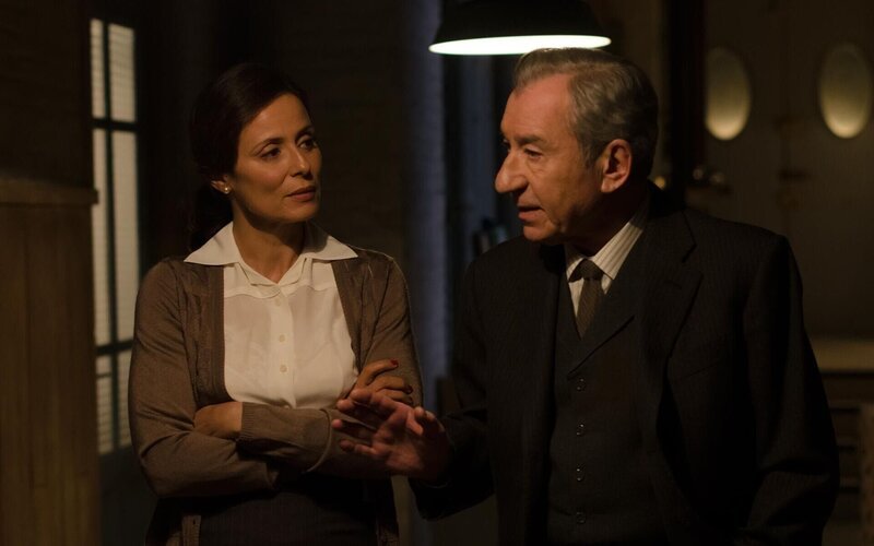 Doña Blanca (Aitana Sánchez-Gijón, l.); Don Emilio (José Sacristán, r.) – Bild: Manuel Fernández-Valdés/​BetaFilm