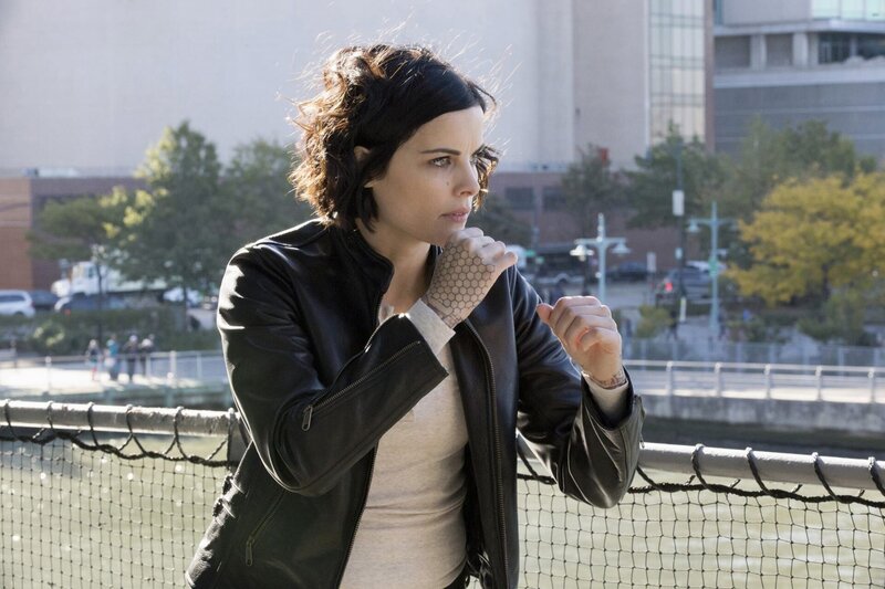 Jane Doe (Jaimie Alexander). – Bild: PLURIMEDIA (Warner Bros)