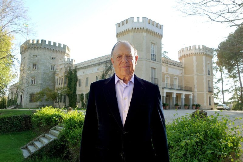 Carlos Falcó, Marqués de Griñón und Marqués de Castel-Moncayo, vor seinem Schloss El Rincón – Bild: Martin Pflüger /​ ZDF