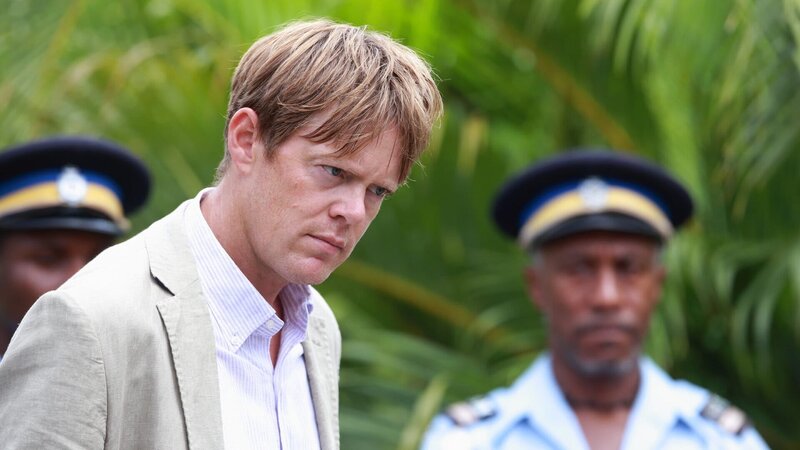 Humphrey (Kris Marshall) scheint sehr schnell hinter die Lösung des Falls zu gelangen – beinahe zu schnell. Er ist eine misstrauische Natur und glaubt nicht, dass sich der Täter so leicht finden lässt. – Bild: Honorarfrei – nur für diese Sendung bei Nennung ZDF und Denis Guyenon