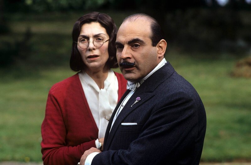 Joanna Phillips-Lane (Gerda/​Helen), David Suchet (Hercule Poirot). – Bild: PLURIMEDIA (ITV)