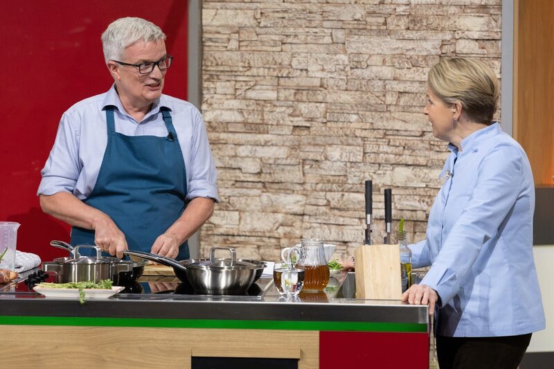 Kandidat Rolf Häßler und Moderatorin Cornelia Poletto – Bild: ZDF und Norman Kalle