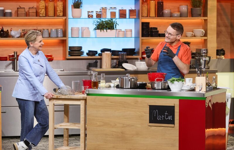 Moderatorin Cornelia Poletto und Kandidat Martin Schwendner – Bild: ZDF und Ulrich Perrey
