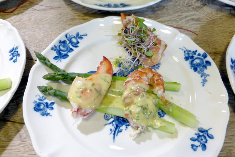 Auch bei der Vorspeise dürfen Blüten nicht fehlen. – Bild: Gerd Müller