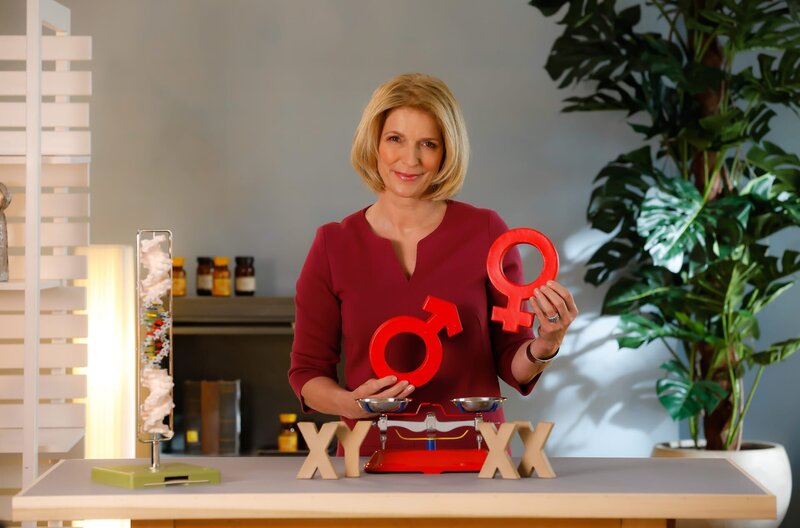 Frauen in Deutschland werden im Schnitt 83, Männer nur 78 Jahre alt. Wie sich die unterschiedlich hohe Lebenserwartung erklärt und was Männer und Frauen für ein gesundes und längeres Leben tun können, verrät uns Susanne Holst in „Wissen vor acht – Mensch“. – Bild: ARD/​Mike Christian