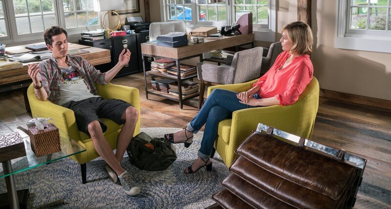 Schulpsychologin Lydia (Gesine Cukrowski) unterhält sich mit Simon (Tobias John von Freyend). – Bild: ZDF