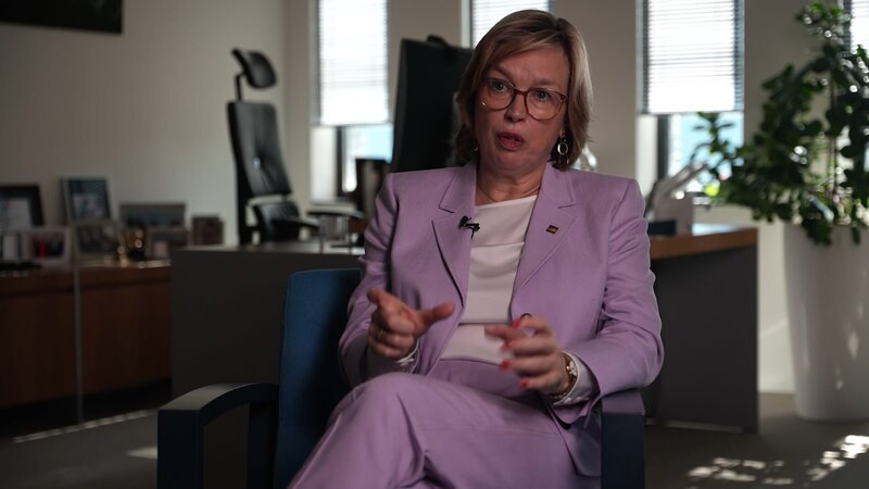 Europol-Direktorin Catherine de Bolle hat die Undercover-Operation zur Überwachung des Krypto-Messengers SkyECC koordiniert. – Bild: ZDF