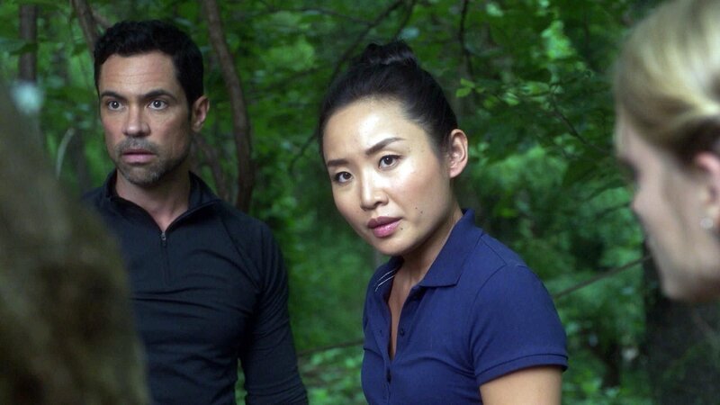 Gelingt es Bishop (Danny Pino, l.) und der Spezialeinheit das entführte Ehepaar zu retten? – Bild: RTL /​ NBC Universal