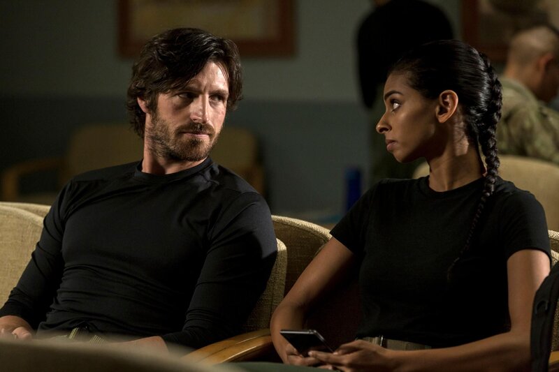 Dr. Amira Anawi (Rana Roy) und Dr. TC Callahan (Eoin Macken) – Bild: RTL Deutschland