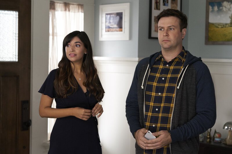 Dr. Monica Dewan (Hannah Simone, l.); Will Cooper (Taran Killam, r.) – Bild: American Broadcasting Companies.
