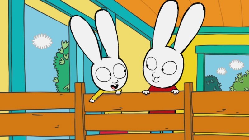 Im Stall beobachten Franz (l.) und Simon (r.) die Schweine. – Bild: ZDF