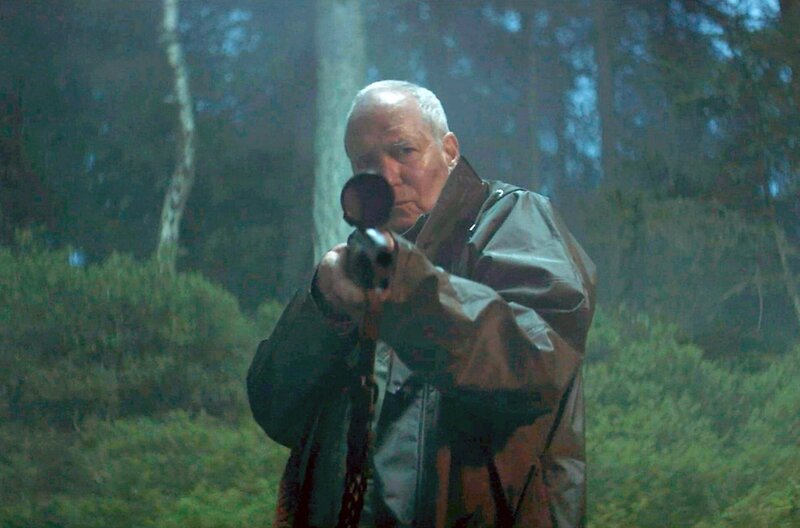 Schweigend steht der Wald – Bild: POISON/​Sebastian Reiter