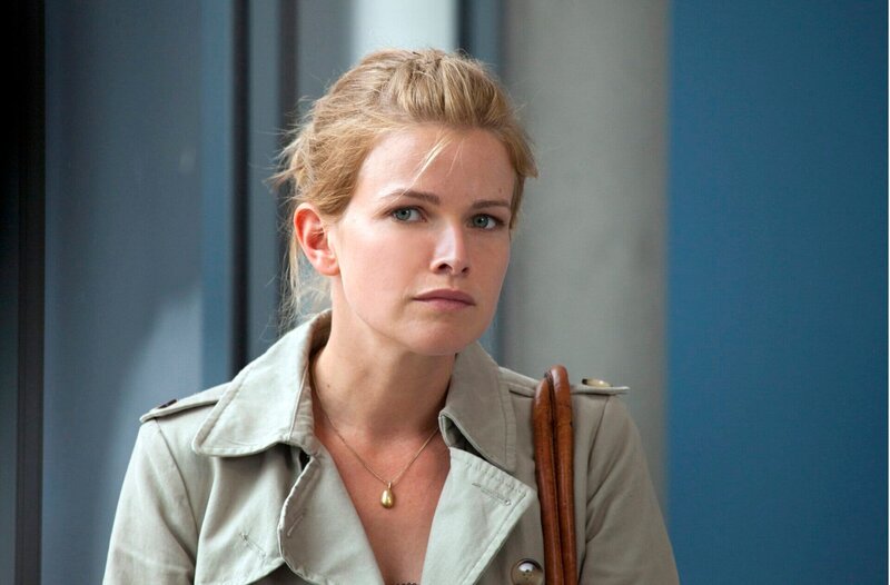 Lokalreporterin Emily Gans ist einer heißen Story auf der Spur. – Bild: ARD/​Sabine Hackenberg