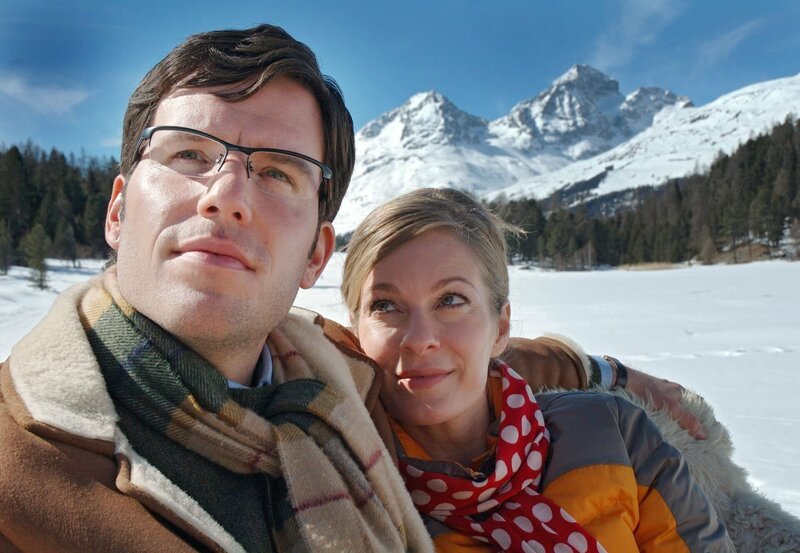 ARD DIE ZÜRCHER VERLOBUNG – DREHBUCH ZUR LIEBE, Deutschland 2007, Regie Stephan Meyer, am Montag (08.12.14) um 09:05 Uhr im Ersten. Liebesromanautorin Juliane (Lisa Martinek) hat in dem schweizerischen Arzt Jean (Tim Bergmann) ihren vermeintlichen Traummann gefunden. – Bild: ARD Degeto/​Susanne Dittmann