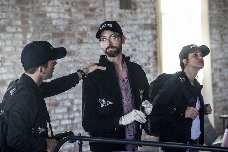 Auf der Suche nach einer mysteriösen Frau, die es auf hochrangige Geheimnisträger abgesehen hat: die Special Agents Christopher LaSalle (Lucas Black), Sebastian Lund (Rob Kerkovic) und Tammy Gregorio (Vanessa Ferlito) … – Bild: ProSiebenSat.1 Media SE