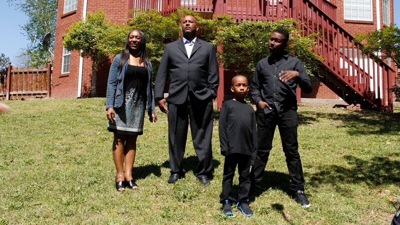 Brown family tour the backyard of house 3 in episode 205, as seen on HGTV’s House Hunters Family – Bild: 2018, Scripps Networks, LLC. All Rights Reserved.