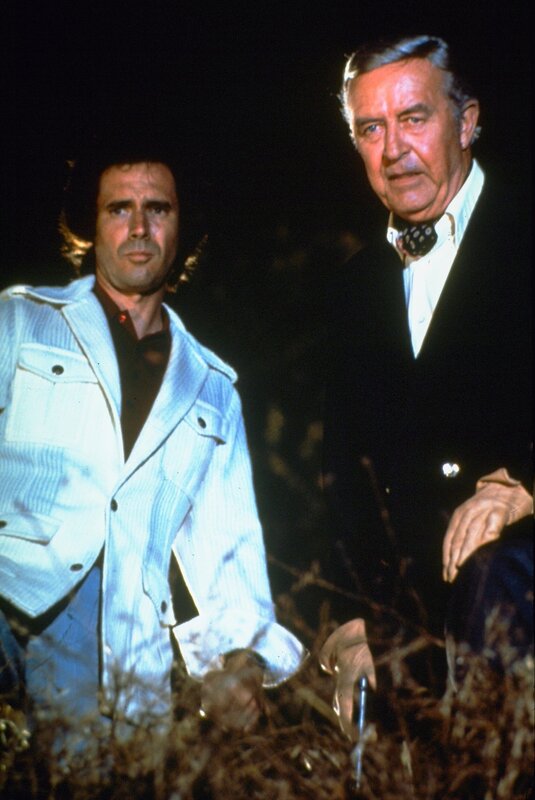 (v.l.n.r.) Tony Goodland (Bradford Dillman ); Jarvis Goodland (Ray Milland) – Bild: port.hu