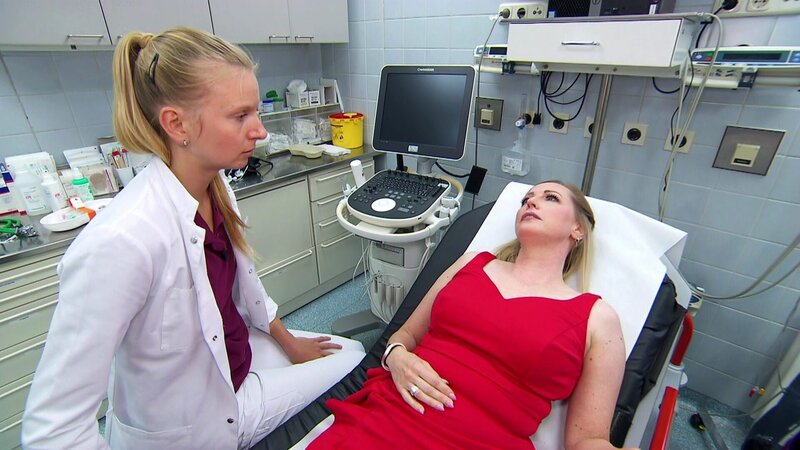 Zwei Frauen wurden bei einer Partynacht Opfer von K.O.-Tropfen. Seitdem ist auch ihre beste Freundin verschwunden. – Bild: RTL Zwei