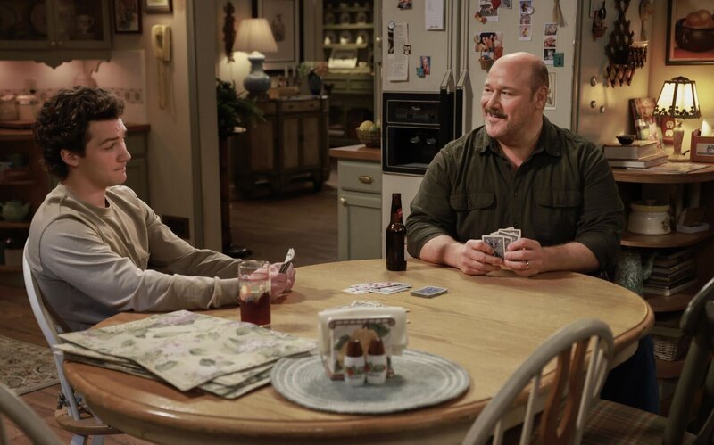 Georgie Cooper (Montana Jordan, l.); Jim McAllister (Will Sasso, r.) – Bild: CBS Broadcasting, Inc. /​ Sonja Flemming