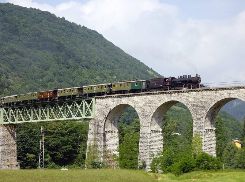 Museumszug auf der Transalpina in Slowenien. – Bild: Alexander Schweitzer /​ BR, NDR, SWR