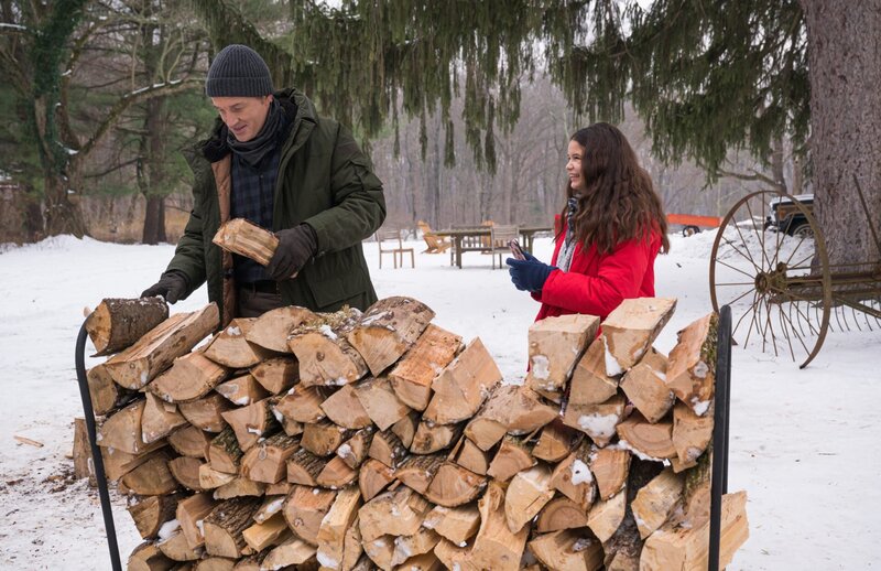 Jess LaCroix (Julian McMahon, l.); Natalia ‚Tali‘ Skye LaCroix (YaYa Gosselin, r.) – Bild: 2020 CBS Broadcasting Inc.