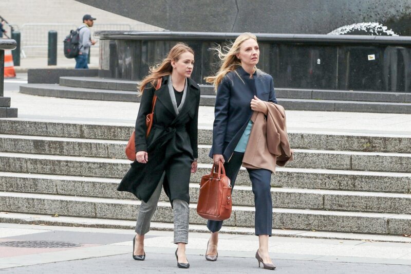 (v.li.): Britt Robertson (Sandra Bell), Hope Davis (Jill Carlan). – Bild: Disney/​ABC/​Giovanni Rufino