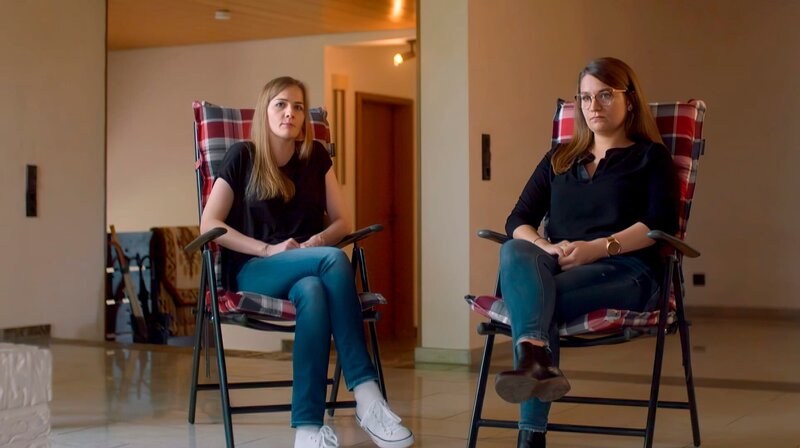 ARD/​SWR W WIE WISSEN SPEZIAL, „Was ist gut an … Sterben?“, Isabel (links) und Corinna (rechts) haben beide ihre Eltern an Krebs verloren. Sie kämpfen dafür, dass Sterbehilfe sich zu einem normalen Lebensende etabliert. – Bild: SWR/​Bilderfest