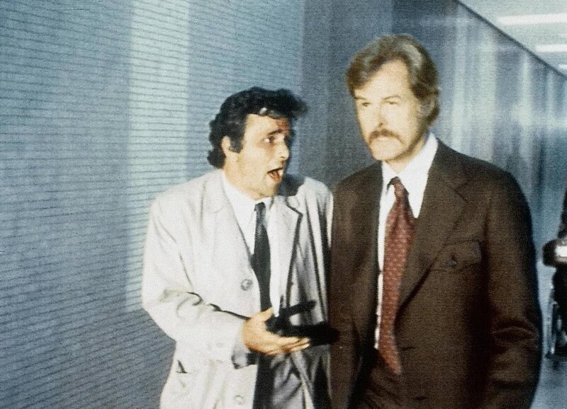 Wird es Lt. Columbo (Peter Falk, l.) gelingen, das hieb- und stichfeste Alibi des verdächtigten Paul Hanlon (Robert Culp) zu widerlegen? – Bild: RTLup