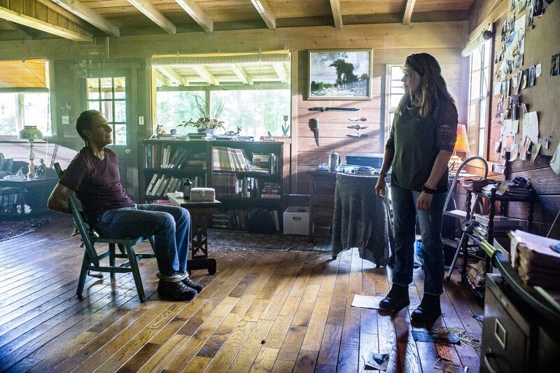 Wahnsinn oder Wahrheit? Whistleblowerin Martha Roberts (Dendrie Taylor, r.) entführt ihren Mentor und Special Agent Pride (Scott Bakula), um ihn zu überzeugen, einen Serienmörder zu schnappen, der es auf junge Frauen abgesehen hat … – Bild: 2017 CBS Broadcasting, Inc. All Rights Reserved Lizenzbild frei