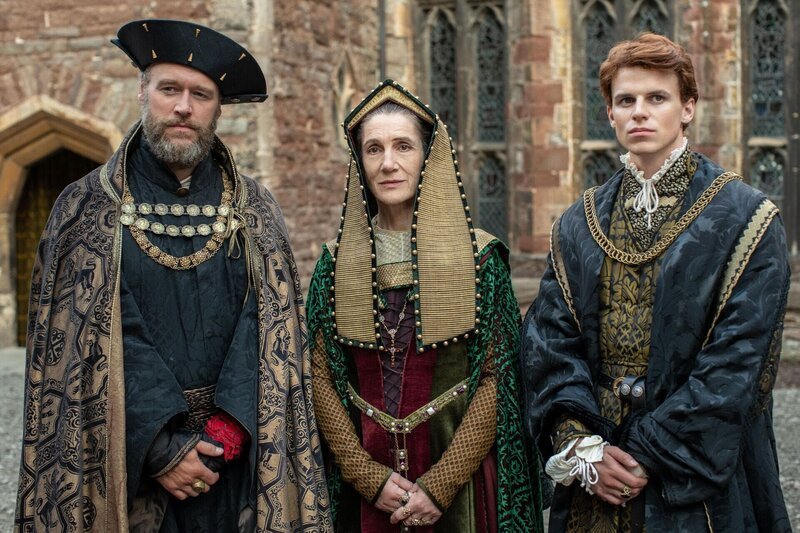 (v.l.n.r.) König Henry Tudor ( Elliot Cowan); Margaret Beaufort (Harriet Walter); Prince Harry Tudor (Ruairi O’Connor) – Bild: Dieses Bild darf ausschließlich nach Maßgabe der Allgemeinen Geschäftsbedingungen für die Presselounges der Sender der ProSiebenSat.1 Media SE (AGB) genutzt werden. Die in den AGB festgesetzten Rechteeinschränkungen sind unbedingt  …