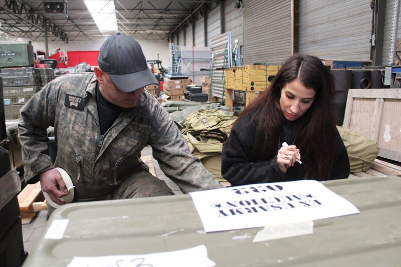 L-R: Ingo und Julie. – Bild: Discovery Networks