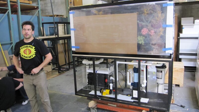 Fort Lauderdale, FL, USA: Director of photography Ian Choplick takes a break between scenes. – Bild: National Geographic Channels /​ Sara Hayworth